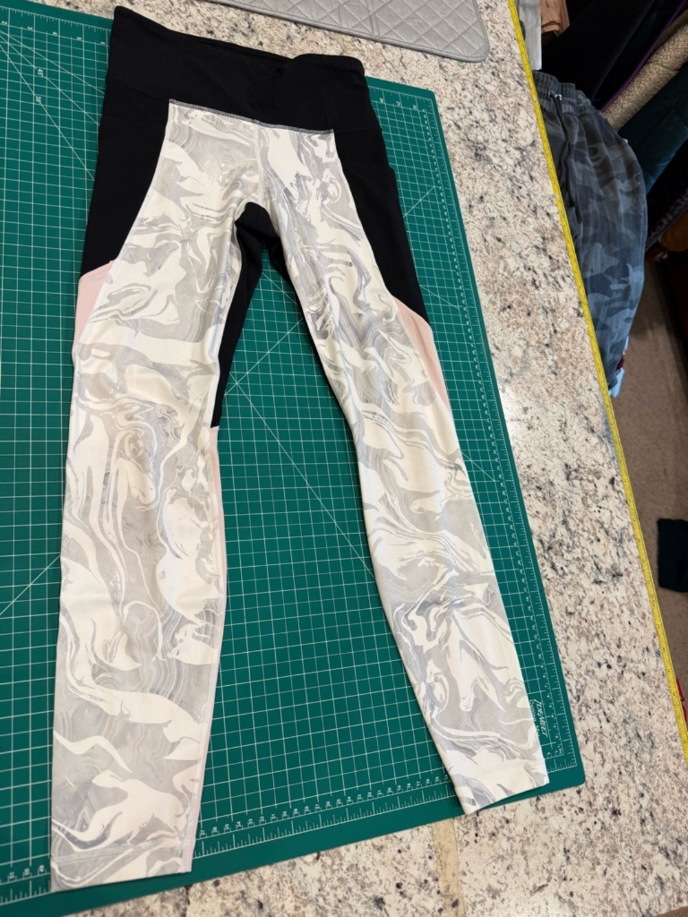 Athleta Colorblock Leggings Marble Print Black Pink Size S - Picture 5 of 5